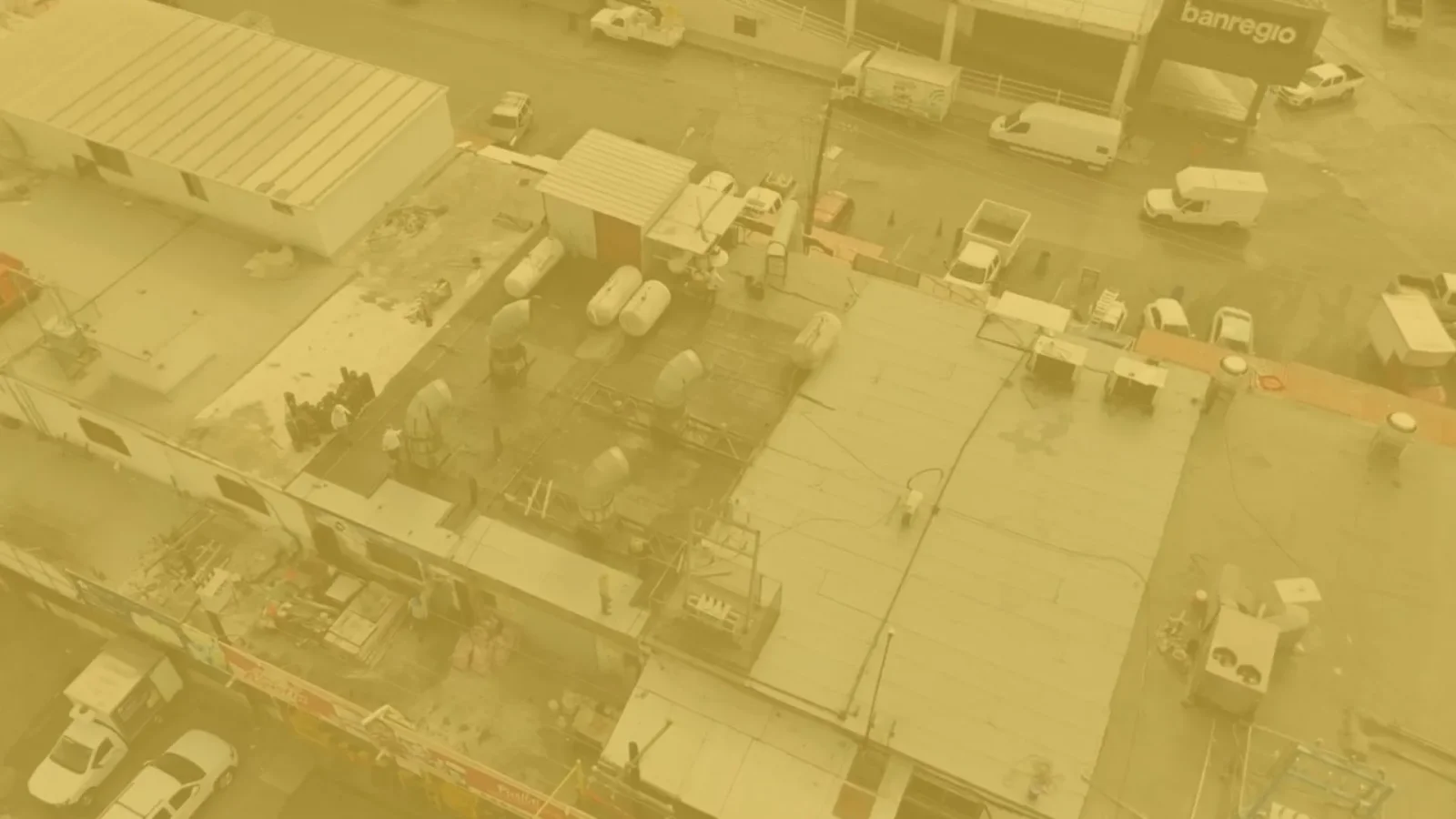 Impermeabilizante de poliuretano aplicado en azotea industrial en el área metropolitana de Monterrey, Nuevo León